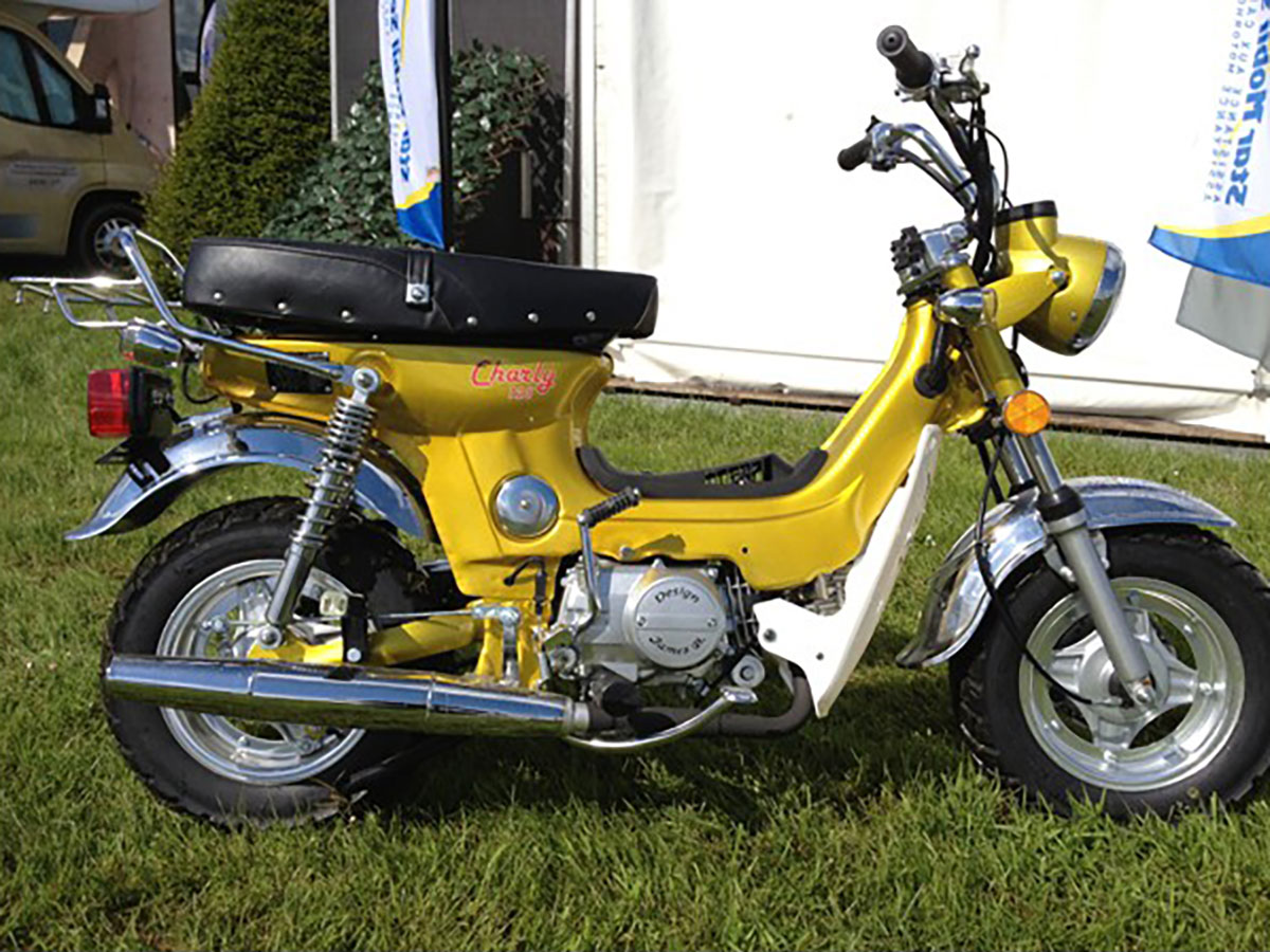 Charly scooter in yellow