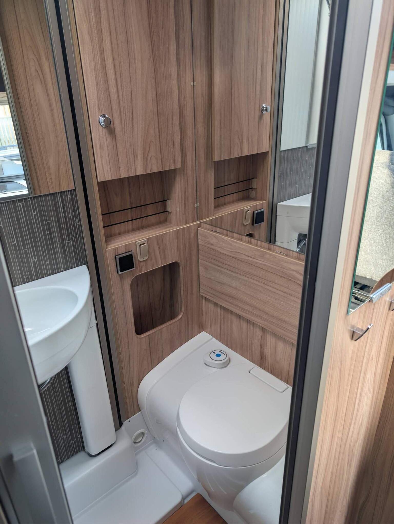 Hymer 570 Crossover thumbnail 10