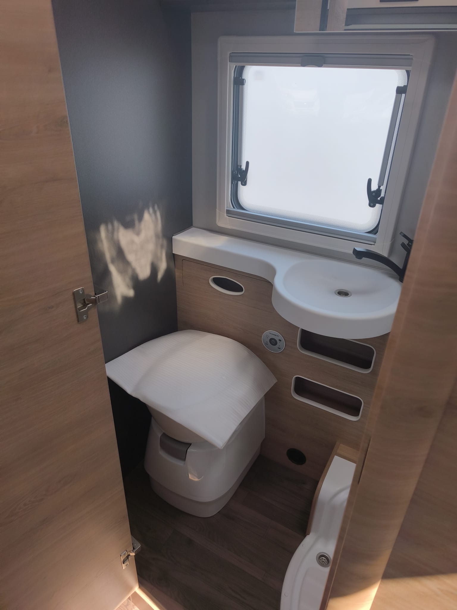 Knaus Live Wave 700 MEG Platinum Selection thumbnail 13