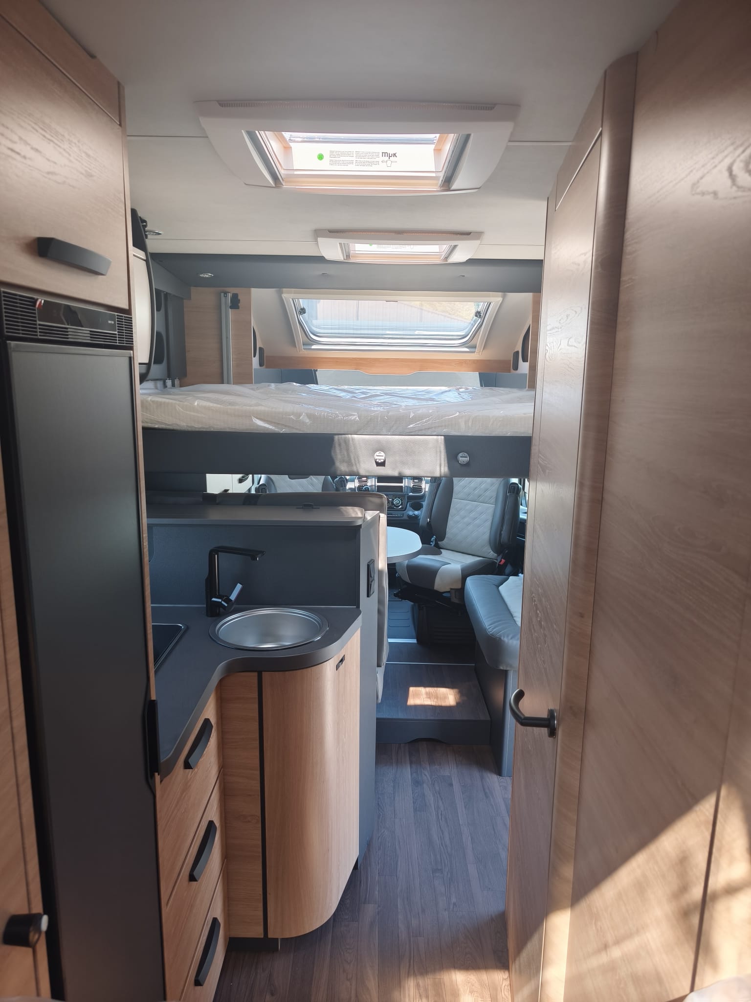 Knaus Live Wave 700 MEG Platinum Selection thumbnail 15