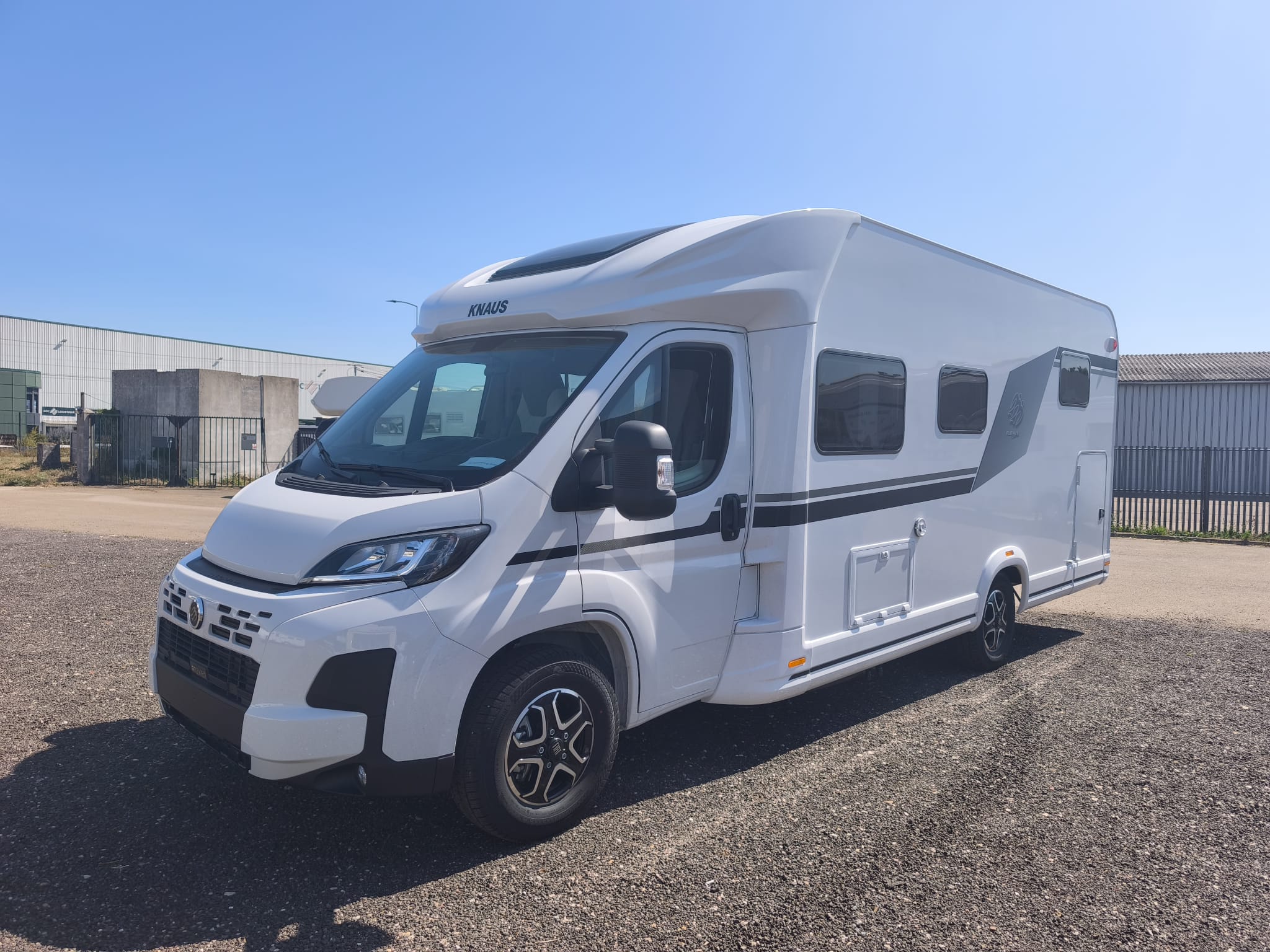 Knaus Live Wave 700 MEG Platinum Selection