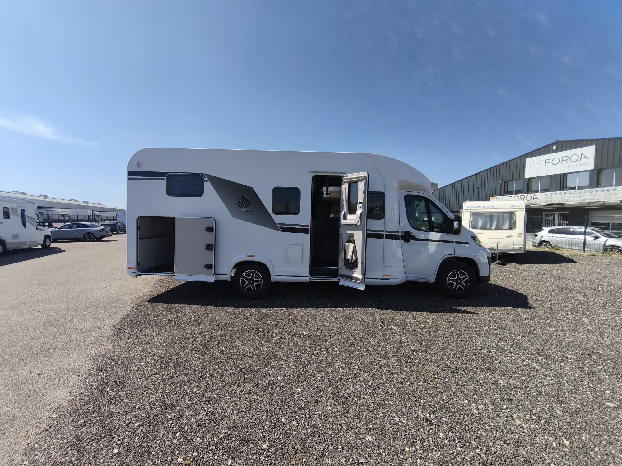 Knaus Live Wave 700 MEG Platinum Selection thumbnail 4