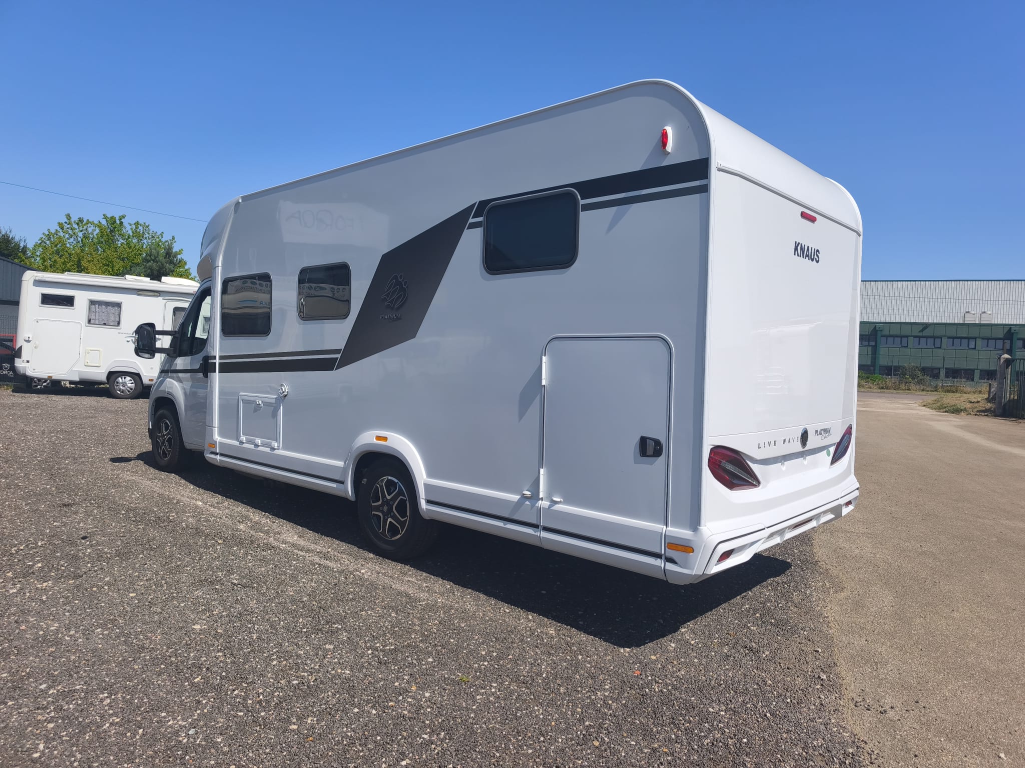 Knaus Live Wave 700 MEG Platinum Selection thumbnail 2