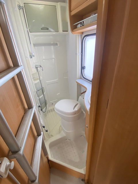 2003 Chausson Welcome 27 front bathroom