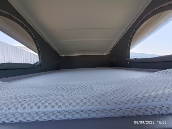 Hymercar Free 600 popup bed