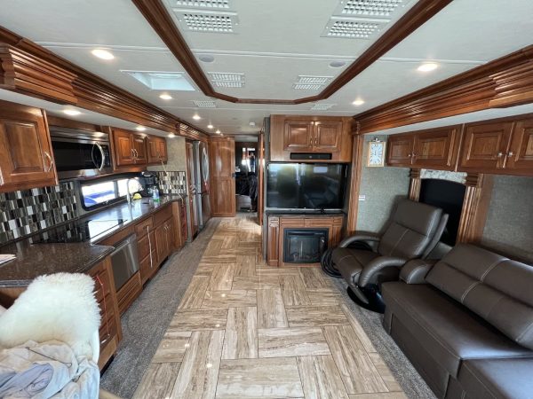 Fleetwood Discovery 2017 lounge 2