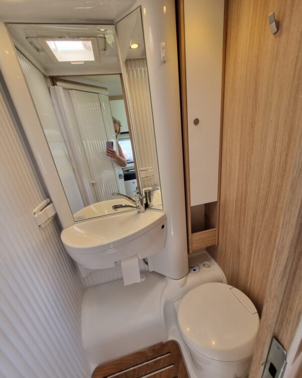 Sunlight V66 2021 used motorhome for sale in France (20)