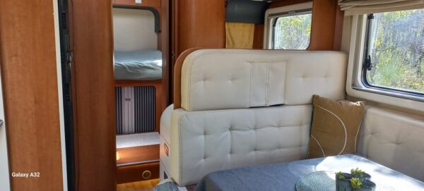 Arca P 740 GLC - used motorhome for sale in Europe dining