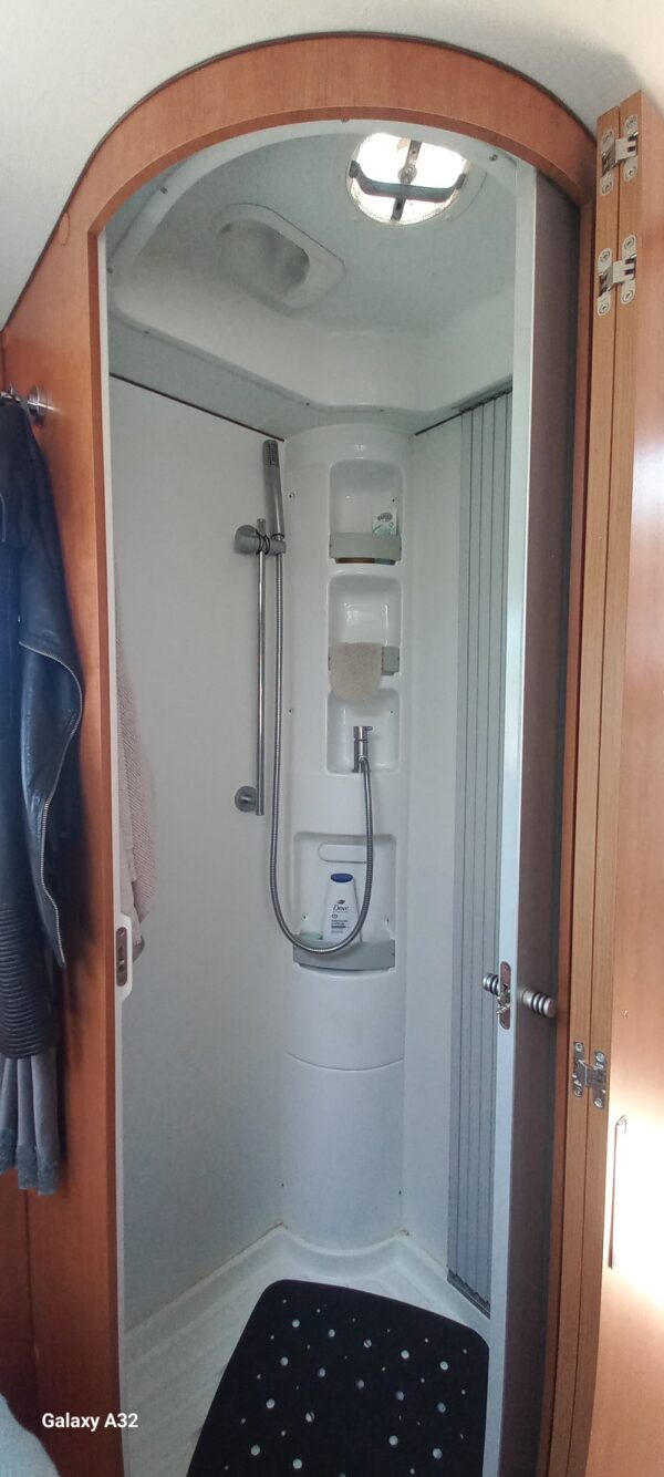 Arca P 740 GLC - used motorhome for sale in Europe shower