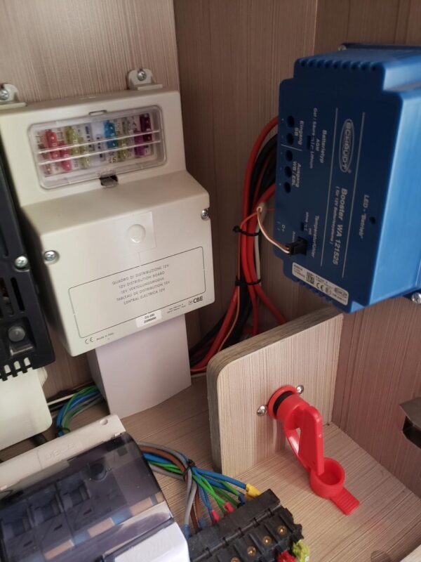 Globe Traveler Voyager Z (2) fuses