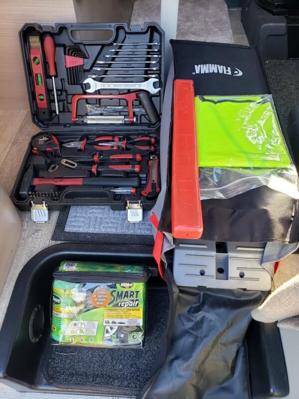 Globe Traveler Voyager Z (2) tools