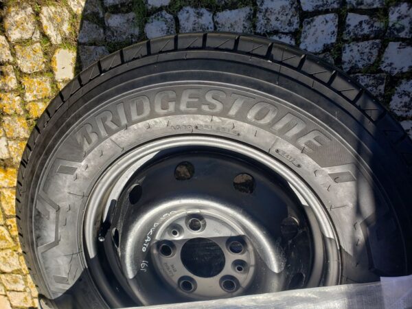Globe Traveler Voyager Z spare tyre