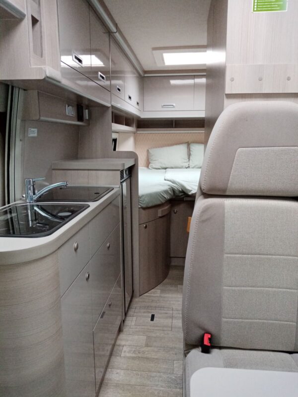 Globe Traveler Voyager Z living space