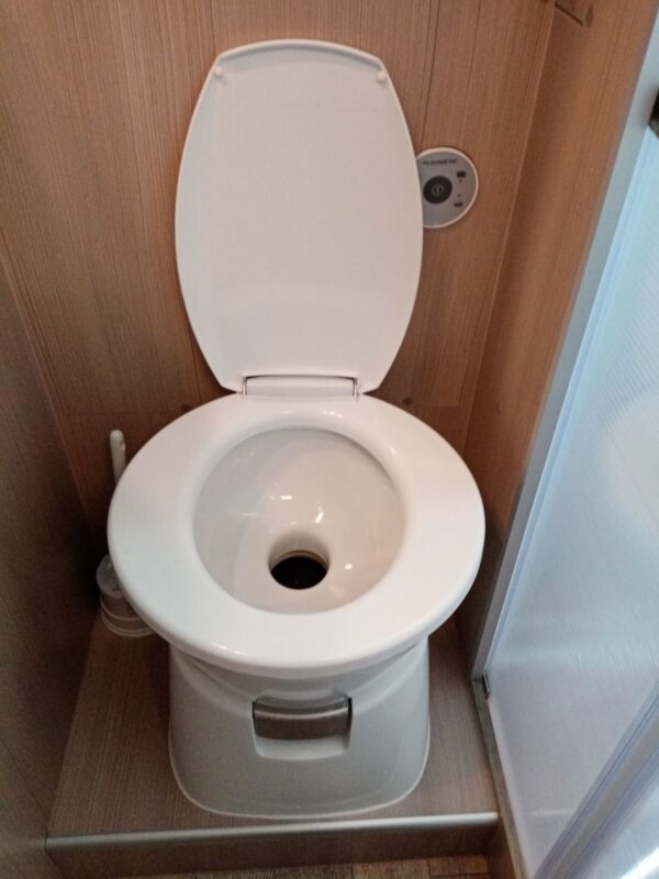 Globe Traveler Voyager Z toilet