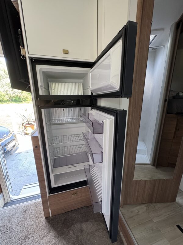 740 Pacific FGJ Expression - used motorhome for sale (13)