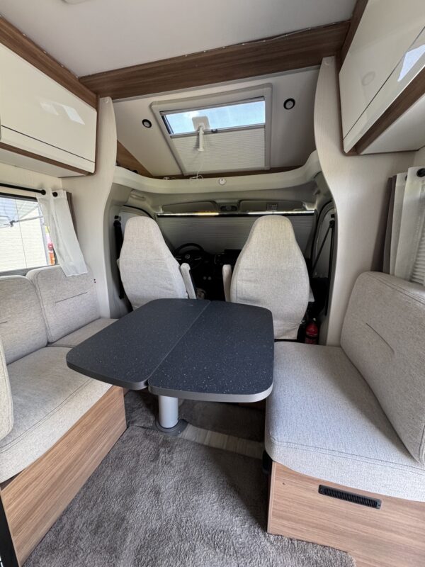 740 Pacific FGJ Expression - used motorhome for sale (15)