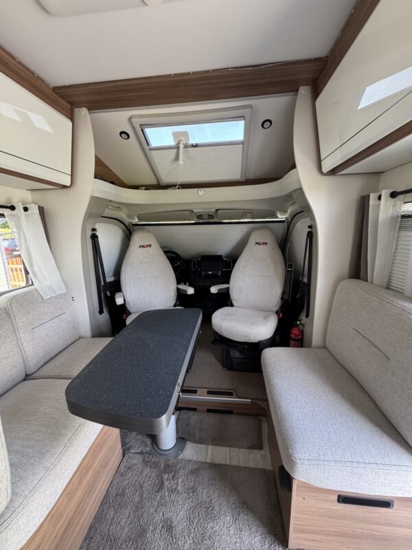 740 Pacific FGJ Expression - used motorhome for sale (16)
