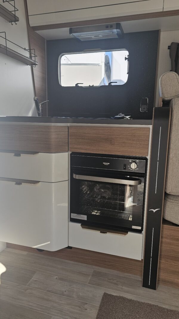740 Pacific FGJ Expression - used motorhome for sale (19)