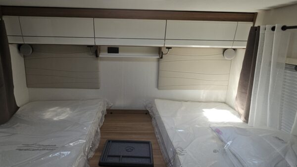 740 Pacific FGJ Expression - used motorhome for sale (2)