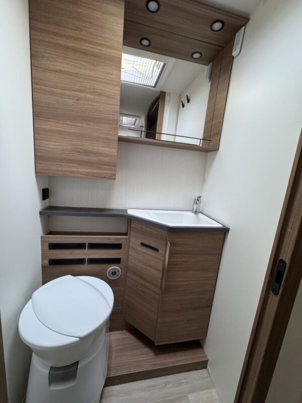 740 Pacific FGJ Expression - used motorhome for sale (8)