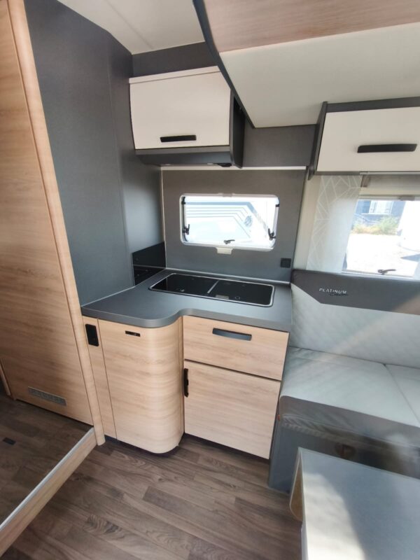 Knaus Live Wave 700 LX Platinum Selection kitchen