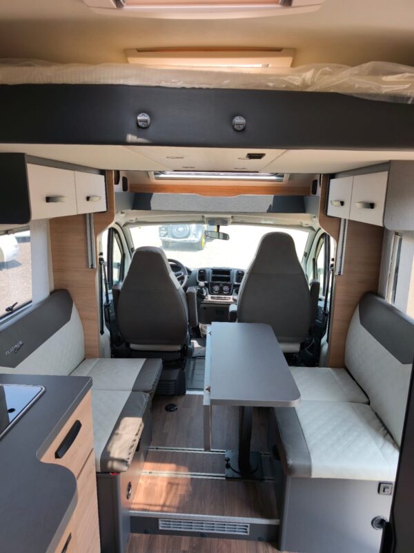 Knaus Live Wave 700 LX Platinum Selection front facing seats