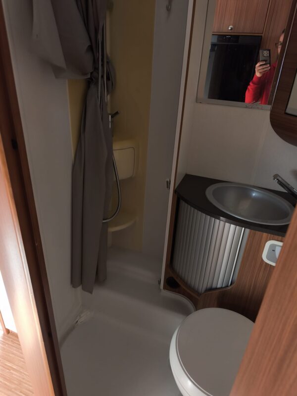 Adria Matrix 650 SK bathroom 1