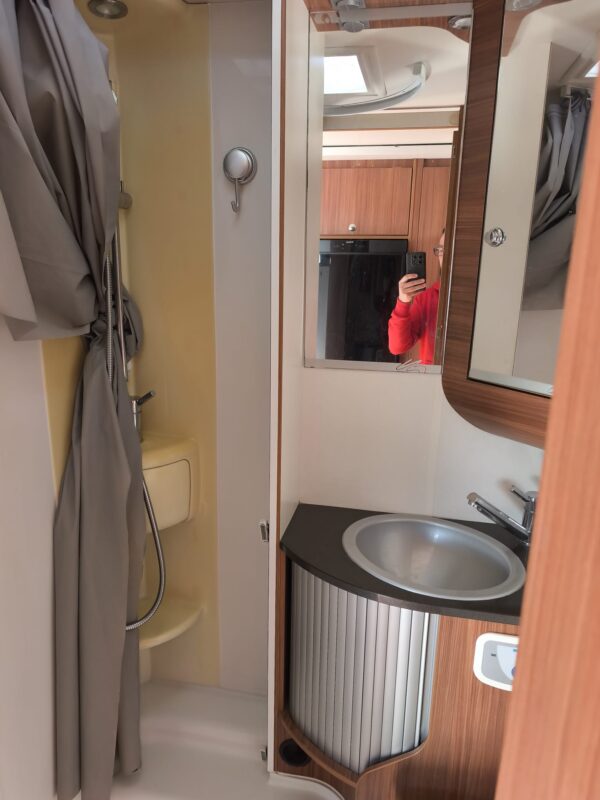 Adria Matrix 650 SK bathroom 2