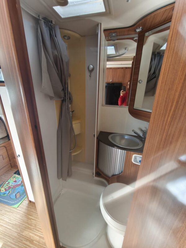 Adria Matrix 650 SK bathroom 3