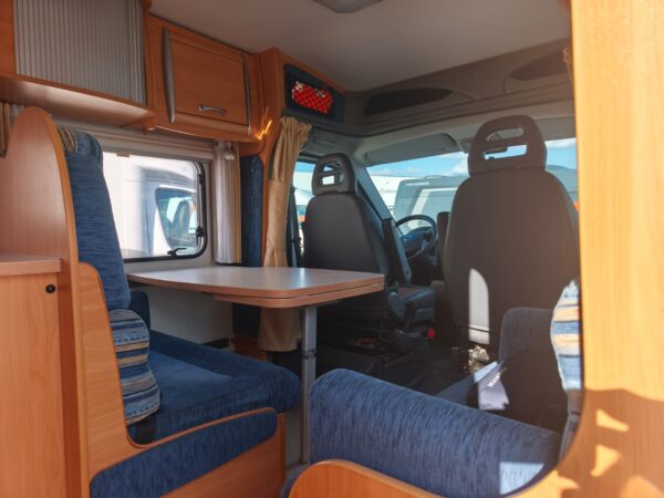 Chausson Flash 08 dinette